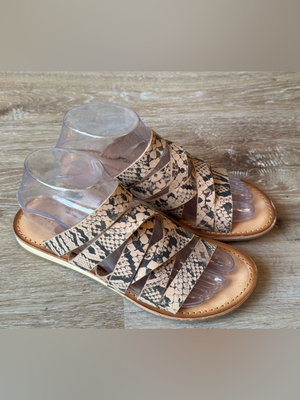 COCONUTS BY MATISSE LADYLIKE SANDALS IN TAN SNAKE SIZE 7M SUMMER SLIDE ON